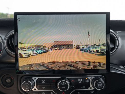 Used 2021 Jeep Wrangler Unlimited Sahara AWD/4WD image 35