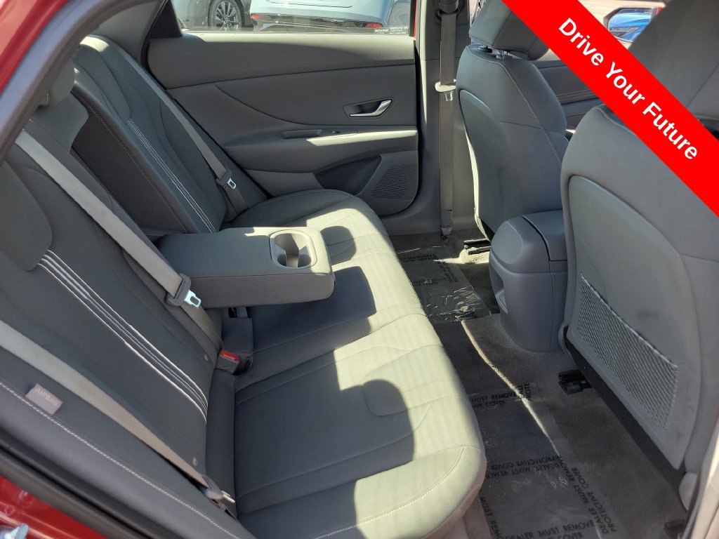 Used 2025 Hyundai Elantra SEL FWD image 21