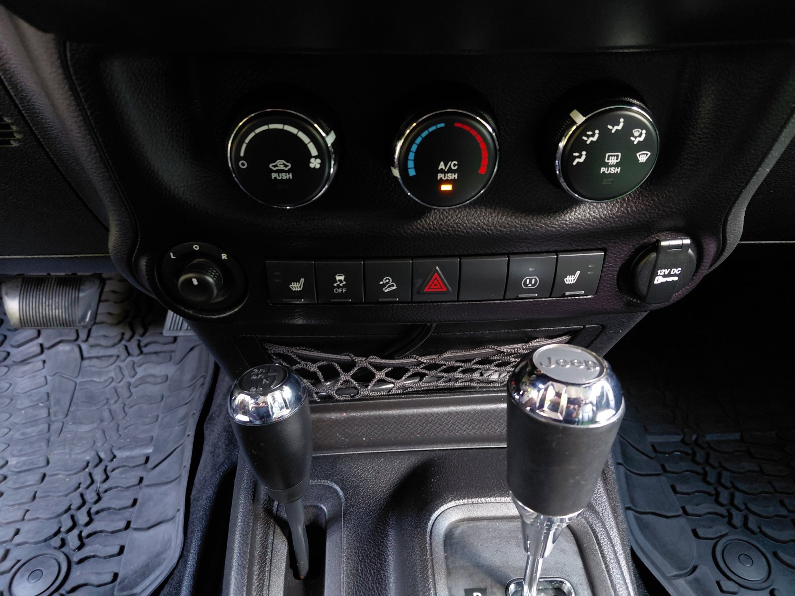 Used 2015 Jeep Wrangler Unlimited Sahara w/ Dual Top Group AWD/4WD image 11