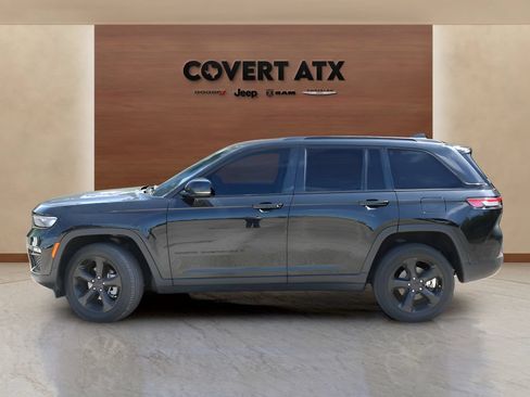 Used 2023 Jeep Grand Cherokee Limited w/ Black Appearance Package RWD image 2