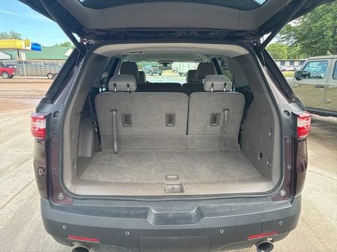 Used 2019 Chevrolet Traverse LT w/ LPO, Blackout Package AWD/4WD image 16