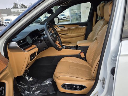 Used 2023 Jeep Grand Cherokee L Summit image 5