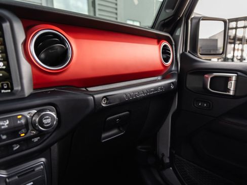 Used 2019 Jeep Wrangler Unlimited Rubicon AWD/4WD image 31