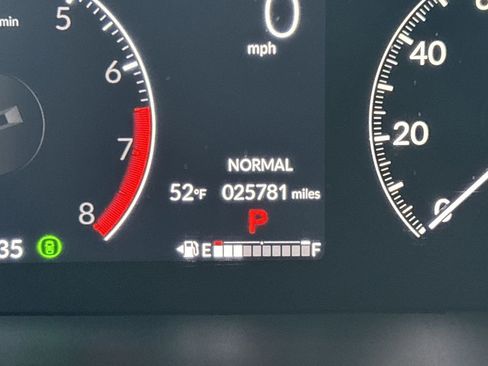 Used 2023 Honda Pilot Sport image 6