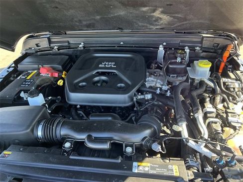 Used 2022 Jeep Wrangler Unlimited Sahara w/ Cold Weather Group image 10