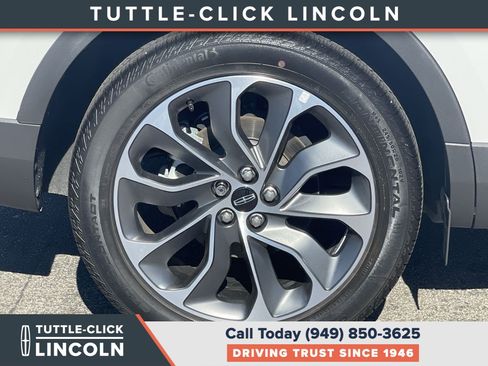 Certified 2022 Lincoln Nautilus Reserve w/ Equipment Group 201A image 11