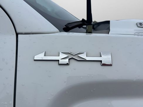 Used 2018 GMC Sierra 2500 SLT w/ Duramax Plus Package AWD/4WD image 16