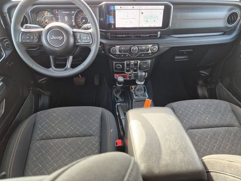 Used 2026 Jeep Gladiator Mojave AWD/4WD image 16