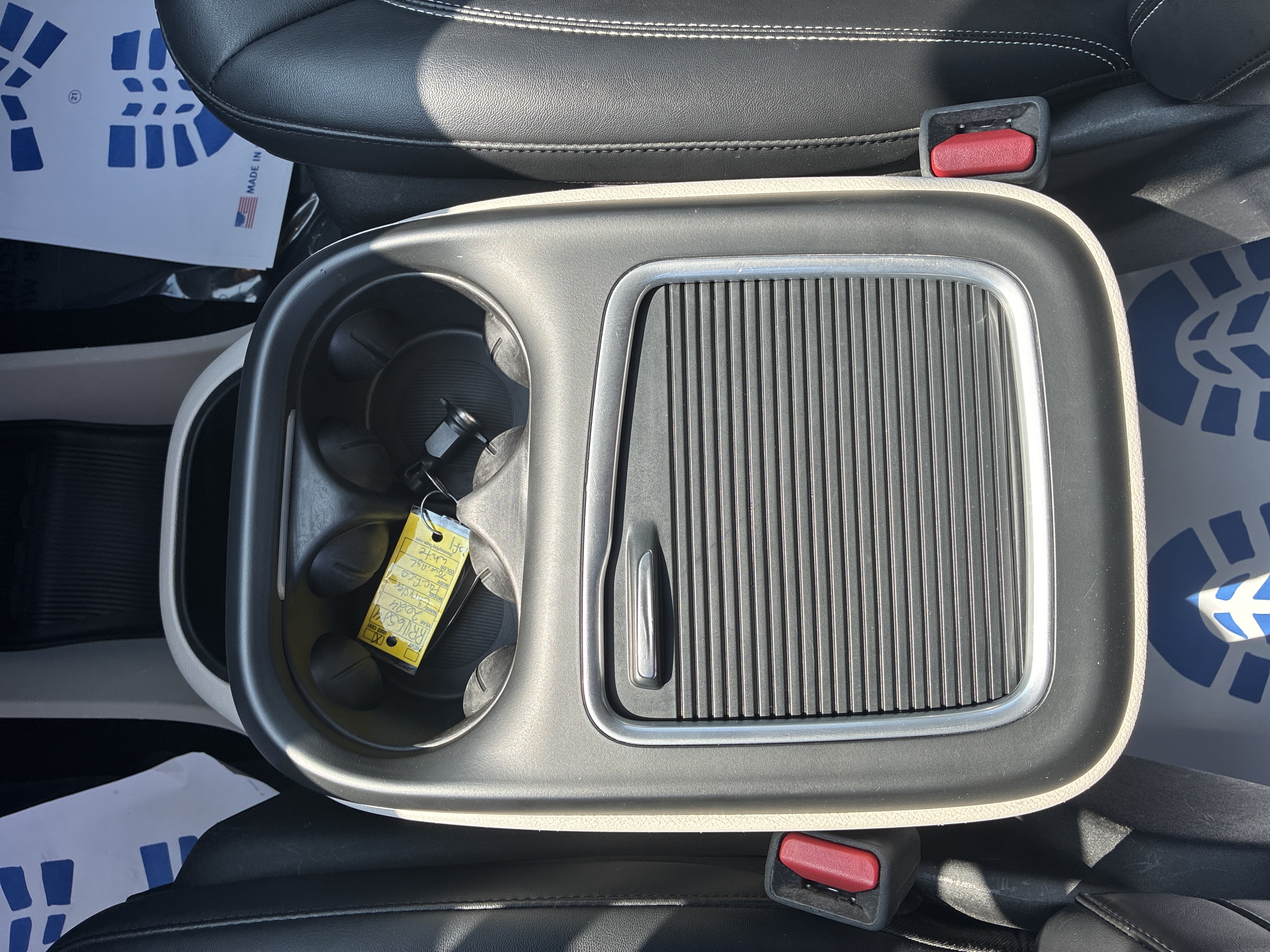 Used 2024 Chrysler Pacifica Touring-L FWD image 28