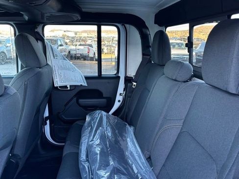 New 2026 Jeep Gladiator Sport image 17