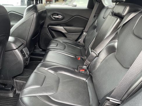 Used 2020 Jeep Cherokee Limited image 17