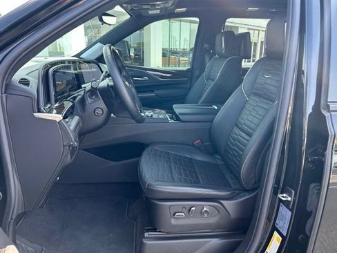 Certified 2024 Cadillac Escalade Sport Platinum w/ LPO, ONYX Package AWD/4WD image 22