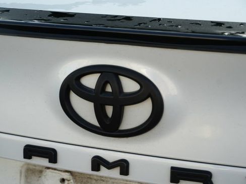 Used 2022 Toyota Camry XSE FWD image 8