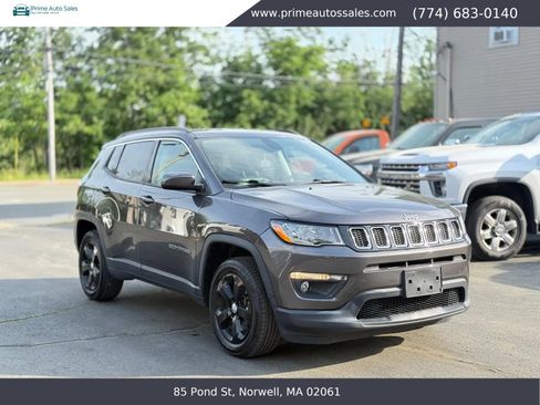 Used 2018 Jeep Compass Latitude AWD/4WD image 3