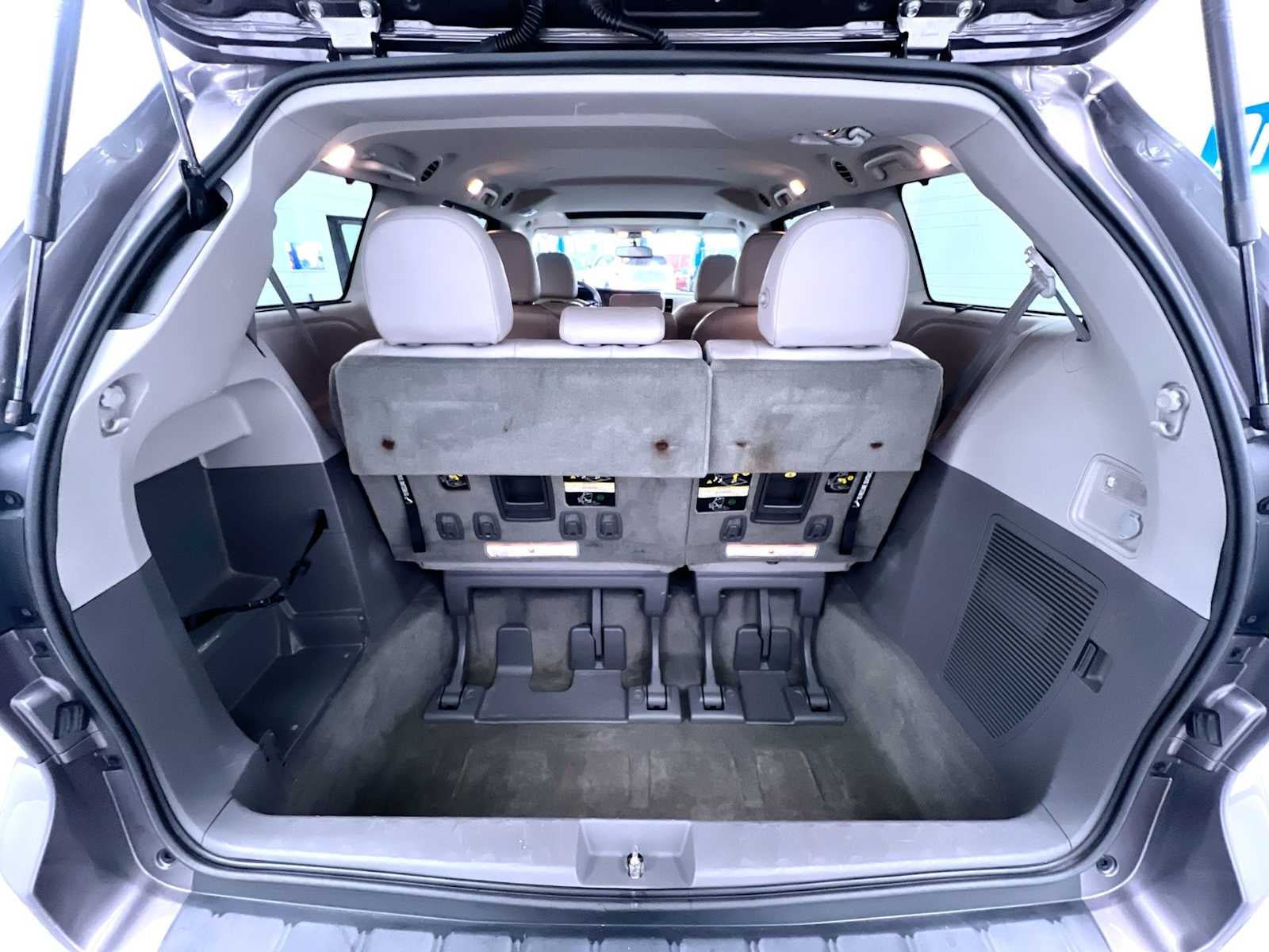 Used 2015 Toyota Sienna XLE FWD image 45