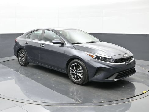 Used 2022 Kia Forte LXS FWD image 6