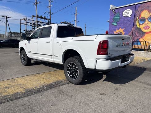 Used 2025 RAM 2500 Limited AWD/4WD image 3