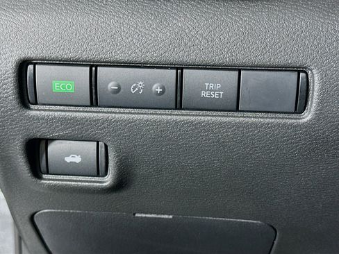 Used 2024 Nissan Sentra SV image 17