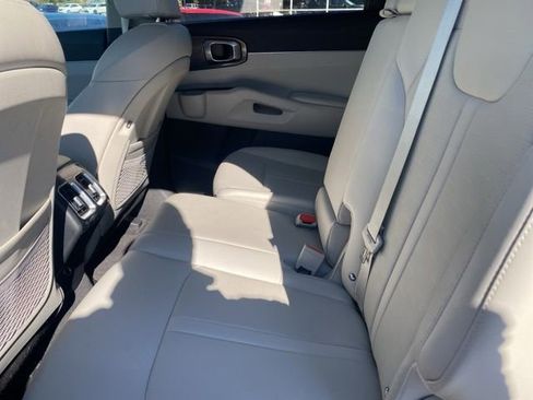 Used 2025 Kia Sorento S image 45