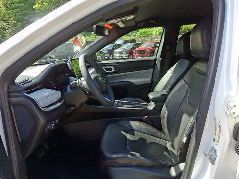 Certified 2023 Jeep Compass Latitude AWD/4WD image 14