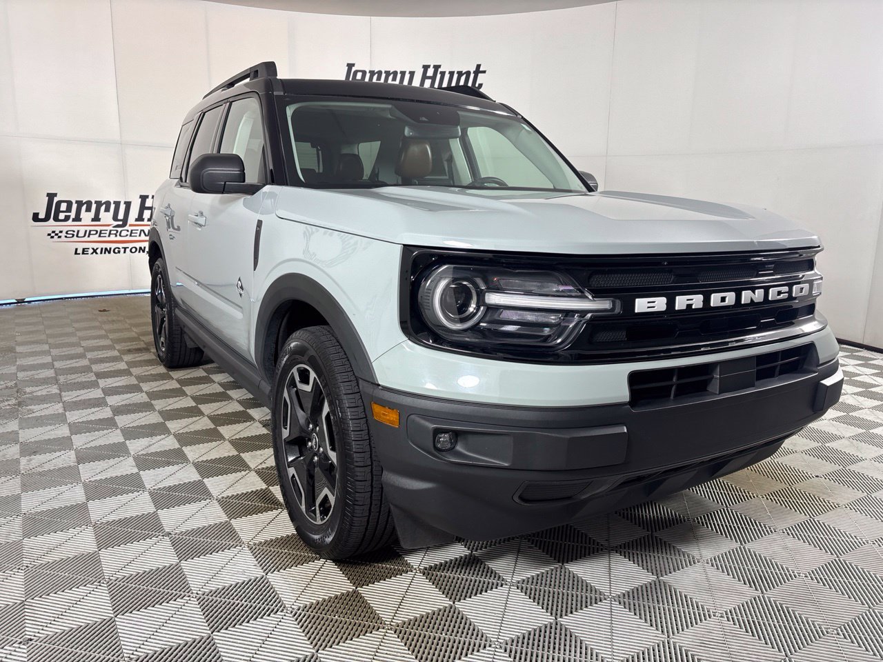 Used 2022 Ford Bronco Sport Outer Banks w/ Tech Package AWD/4WD image 3