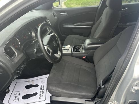 Used 2012 Dodge Charger SE RWD image 8