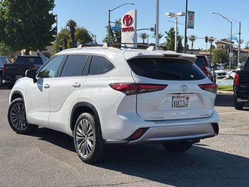 Used 2021 Toyota Highlander Platinum FWD image 5