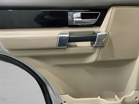 Used 2016 Land Rover LR4 HSE image 11