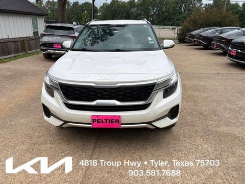Used 2022 Kia Seltos EX AWD/4WD image 2