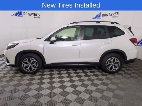 Used 2022 Subaru Forester Premium AWD/4WD image 2