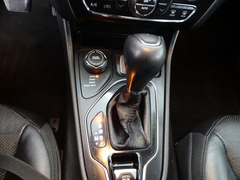 Used 2020 Jeep Cherokee Limited image 11