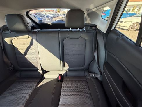 Used 2025 Chevrolet Trax LT w/ LT Convenience Package image 36