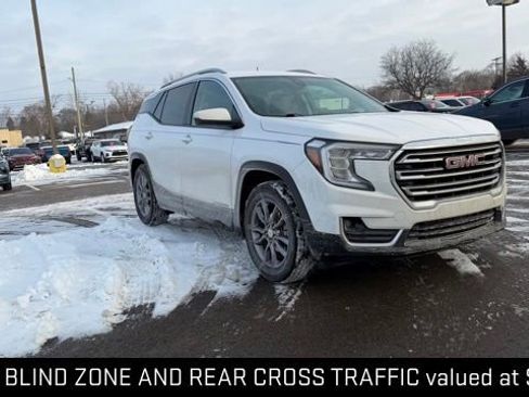 Used 2023 GMC Terrain SLT image 3
