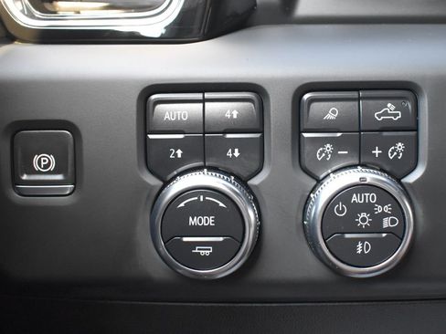 Used 2024 GMC Sierra 1500 Denali w/ Technology Package AWD/4WD image 18