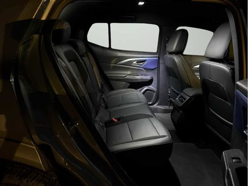 Used 2025 Chevrolet Equinox EV LT w/ Convenience Package image 11