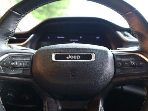 Used 2022 Jeep Grand Cherokee L Limited AWD/4WD image 13