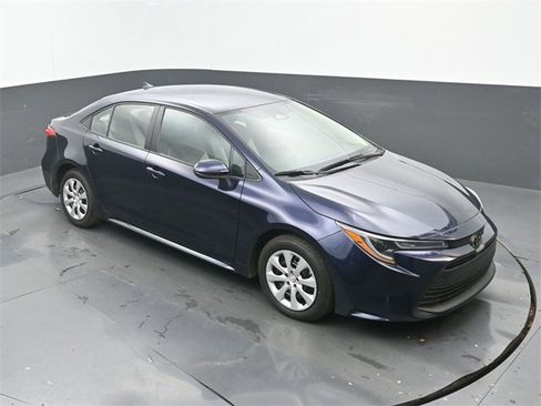Used 2025 Toyota Corolla LE w/ Convenience Package image 13