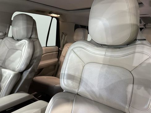 Used 2021 Lincoln Navigator Reserve w/ Luxury Package image 10