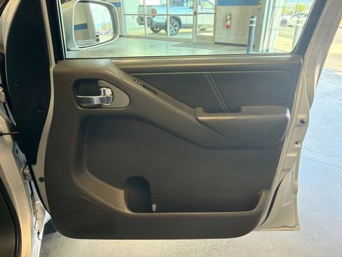 Used 2011 Nissan Frontier PRO-4X w/ Pro-4x Luxury Pkg AWD/4WD image 31