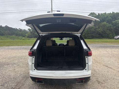 Used 2023 Chevrolet Traverse Premier FWD image 27