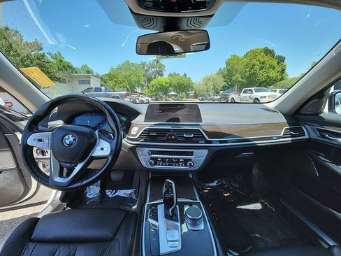 Used 2022 BMW 740i w/ Premium Package RWD image 27