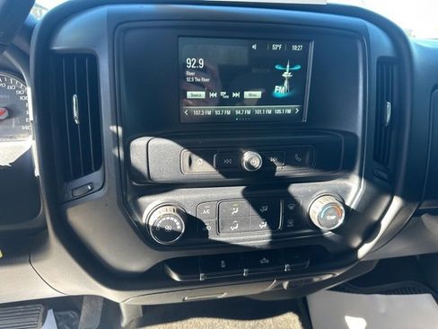 Used 2018 Chevrolet Silverado 1500 Custom w/ Custom Convenience Package image 19