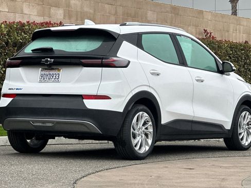Used 2023 Chevrolet Bolt EUV LT image 4