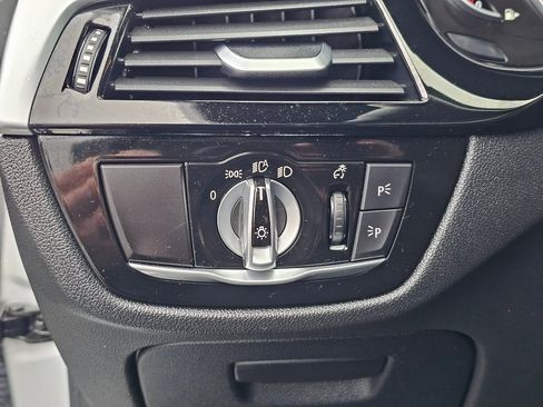 Used 2019 BMW 530e xDrive w/ Premium Package image 34