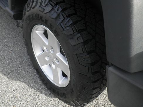 Used 2017 Jeep Wrangler Unlimited Sport w/ Quick Order Package 23S image 11