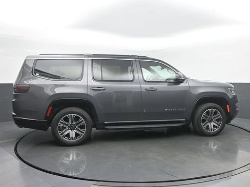 Used 2025 Jeep Wagoneer 4WD image 6