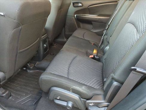 Used 2019 Dodge Journey SE image 13
