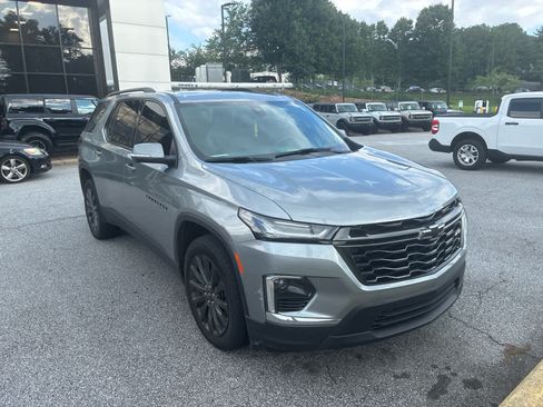 Used 2023 Chevrolet Traverse RS AWD/4WD image 2