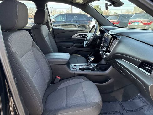 Used 2022 Chevrolet Traverse LT image 26