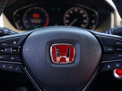Used 2019 Honda Accord Sport image 11